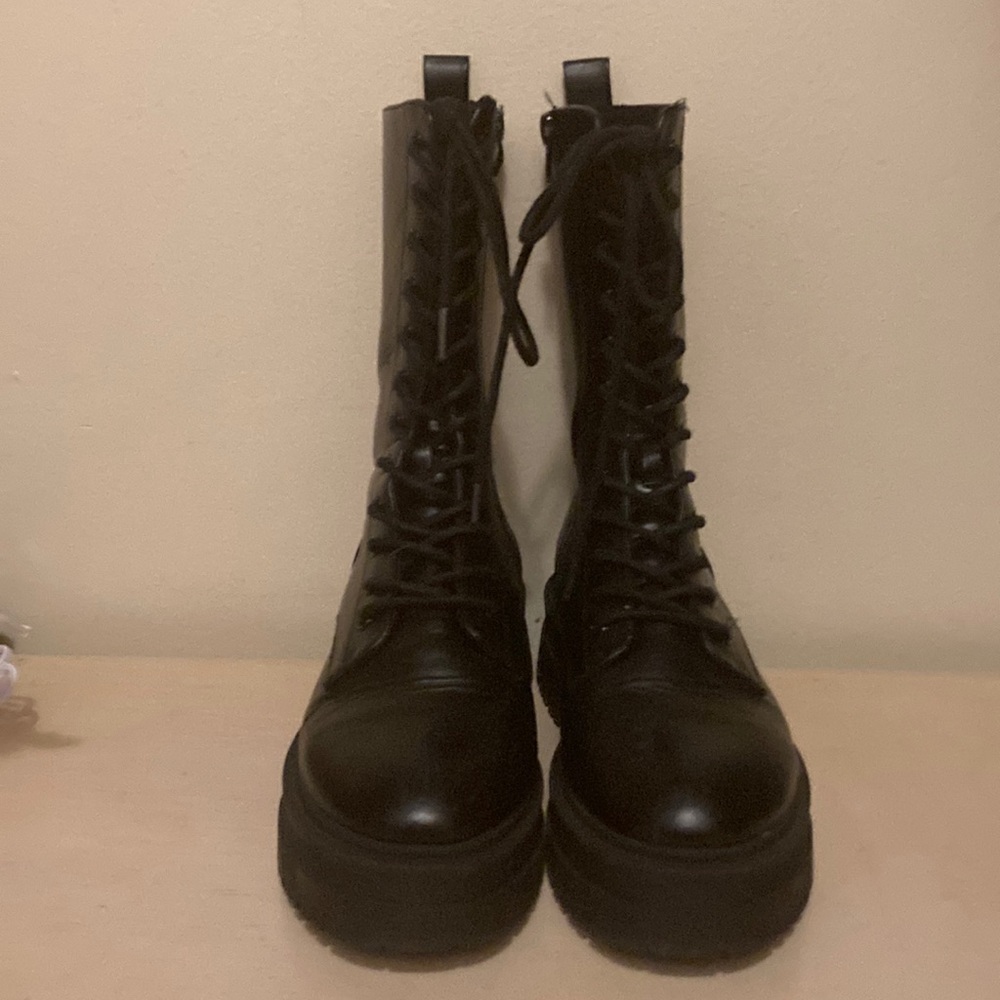 Platform black boots